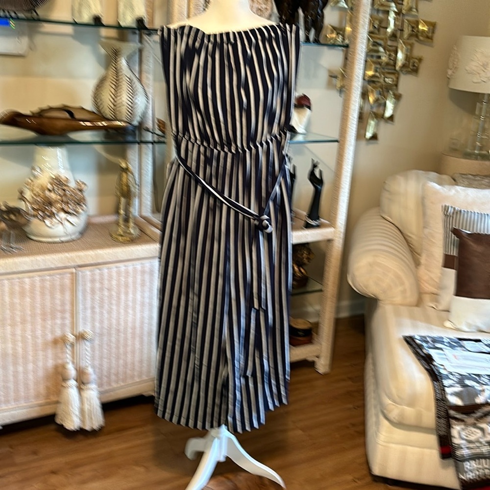 Here is a  sleeveless big leg jumper